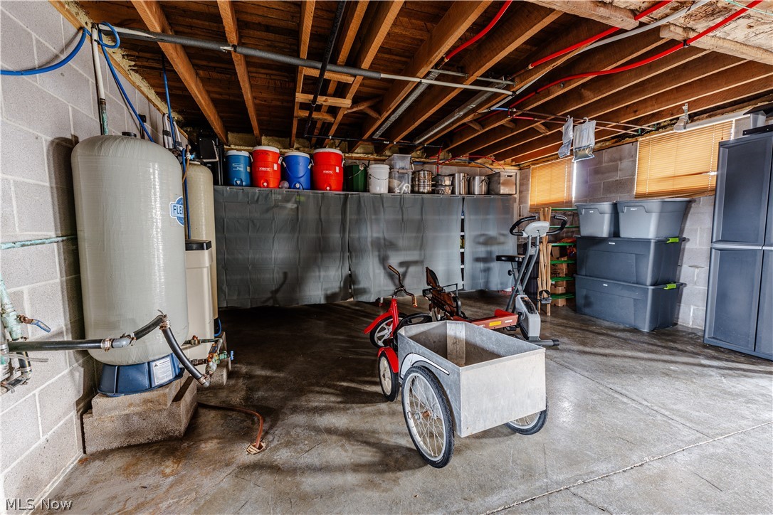 16350 Nauvoo Road Middlefield, OH 44062 - Photo 44 of 50 Unfinished below grade area featuring a water pressure tank