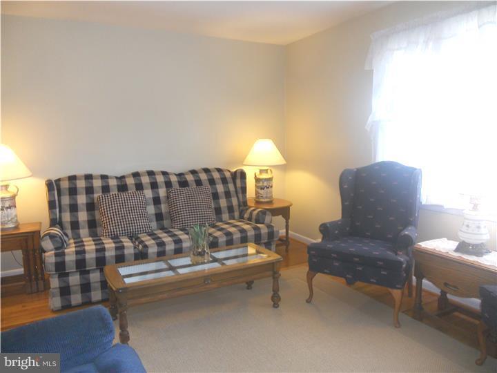 1293 Whitney Road Southampton, PA 18966 - Photo 3 of 11 Living Room