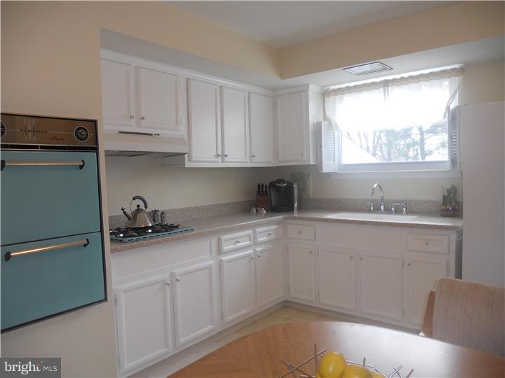 1293 Whitney Road Southampton, PA 18966 - Photo 4 of 11 Kitchen
