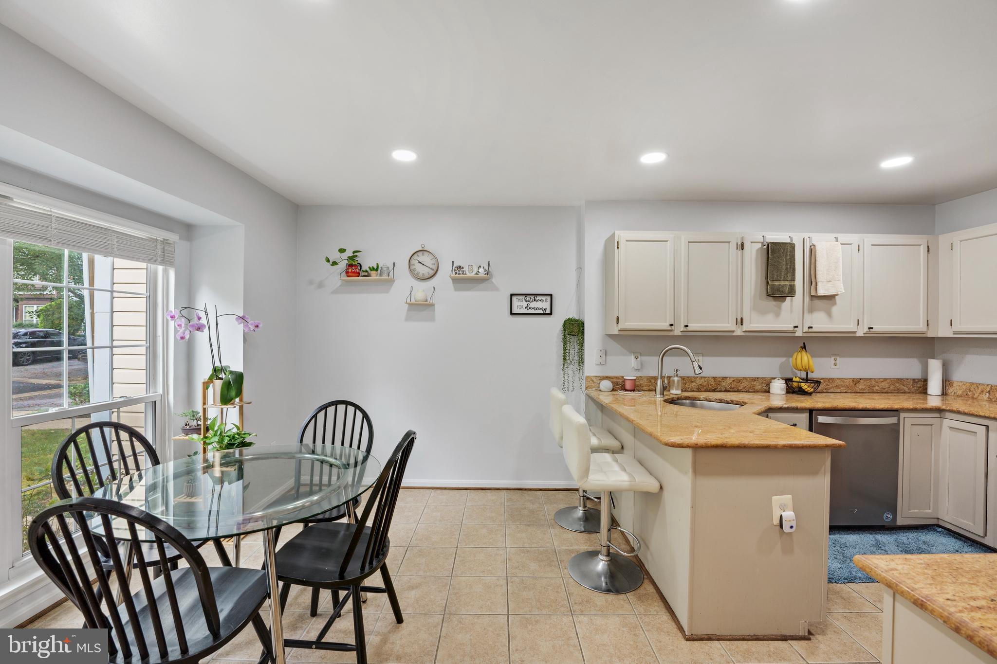16 Hugo Court Silver Spring, MD 20906 - Photo 6 of 50 Breakfast area