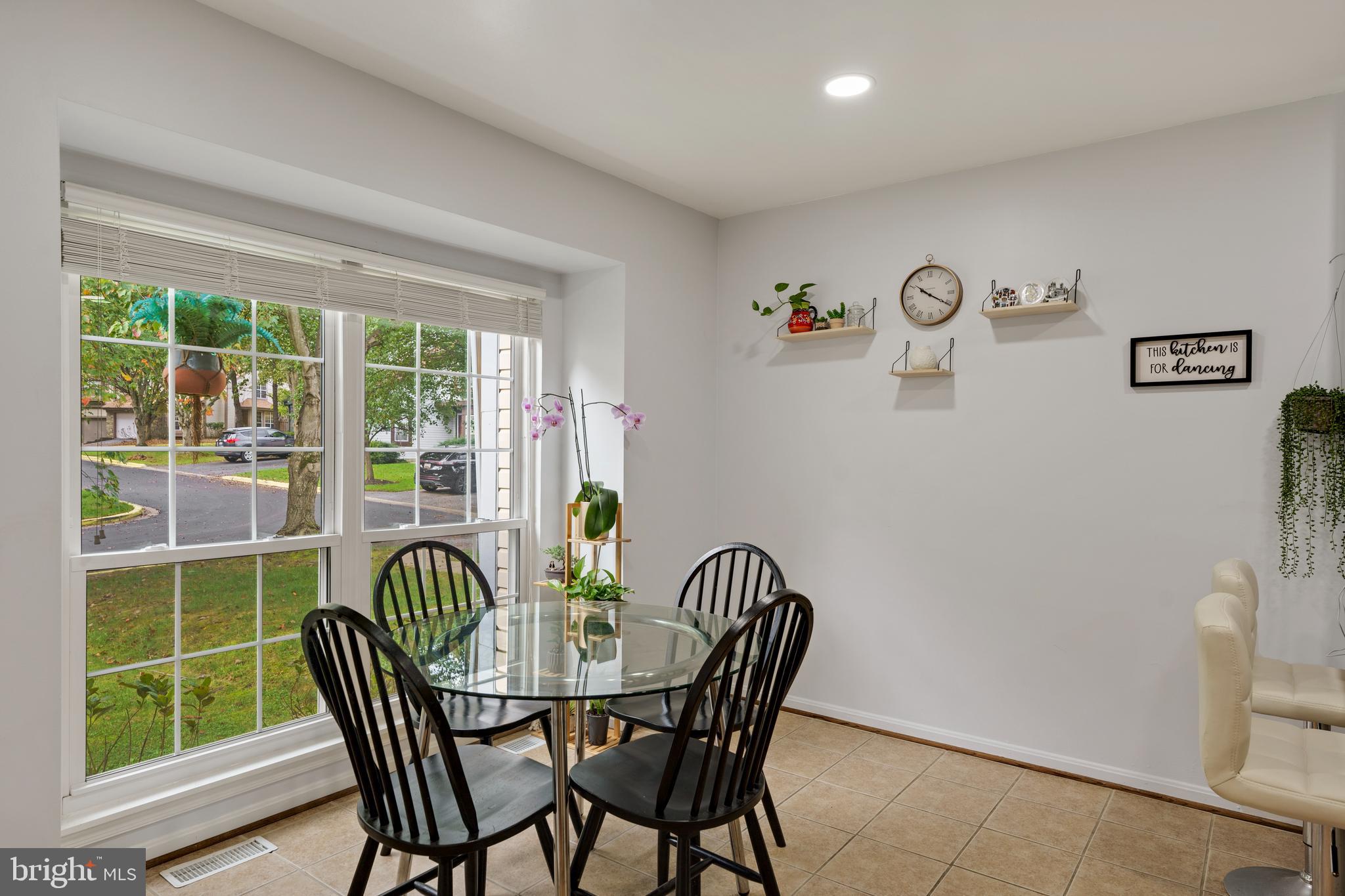 16 Hugo Court Silver Spring, MD 20906 - Photo 7 of 50 Breakfast area