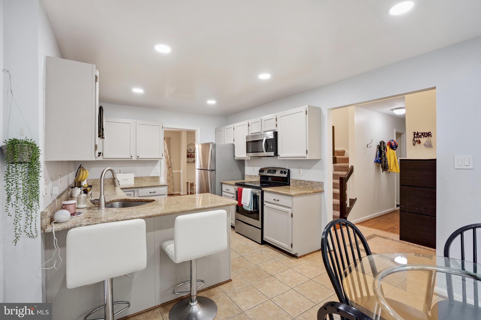 16 Hugo Court Silver Spring, MD 20906 - Photo 8 of 50 Kitchen with seating area