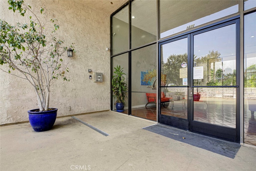 1401 Valley View Road, Unit 206 Glendale, CA 91202 - Photo 2 of 35