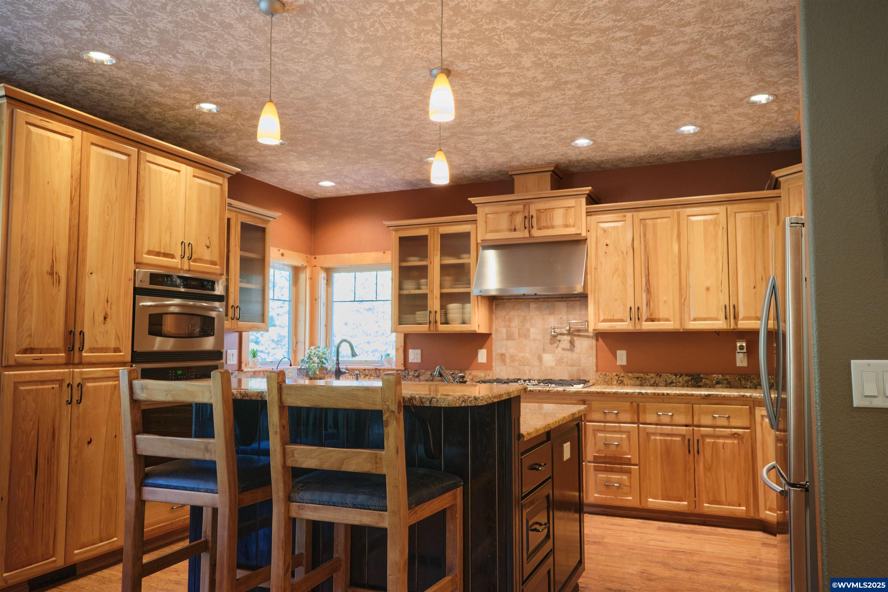 222 Southeast Whitten Road Mill City, OR 97360 - Photo 7 of 50