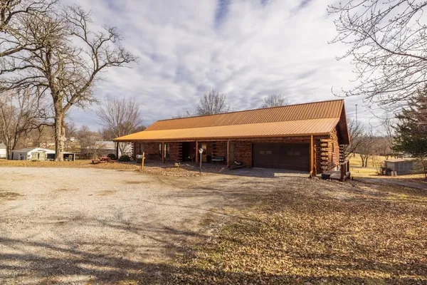 $345,600 | 220 North Elm Street, Stanberry, MO 64489