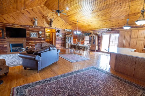 $345,600 | 220 North Elm Street, Stanberry, MO 64489