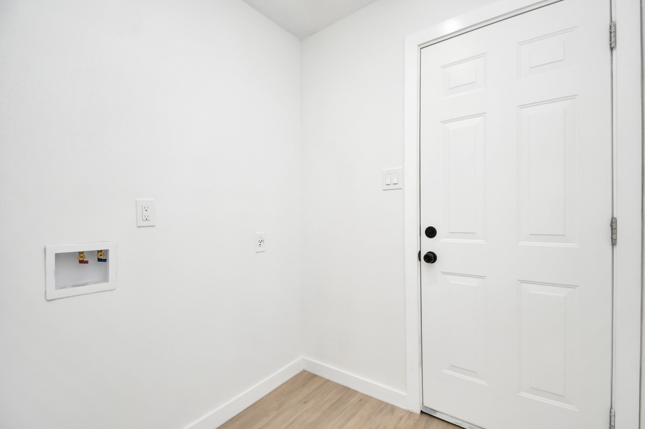 9912 Cardinal Street La Porte, TX 77571 - Photo 13 of 34 a view of a small space