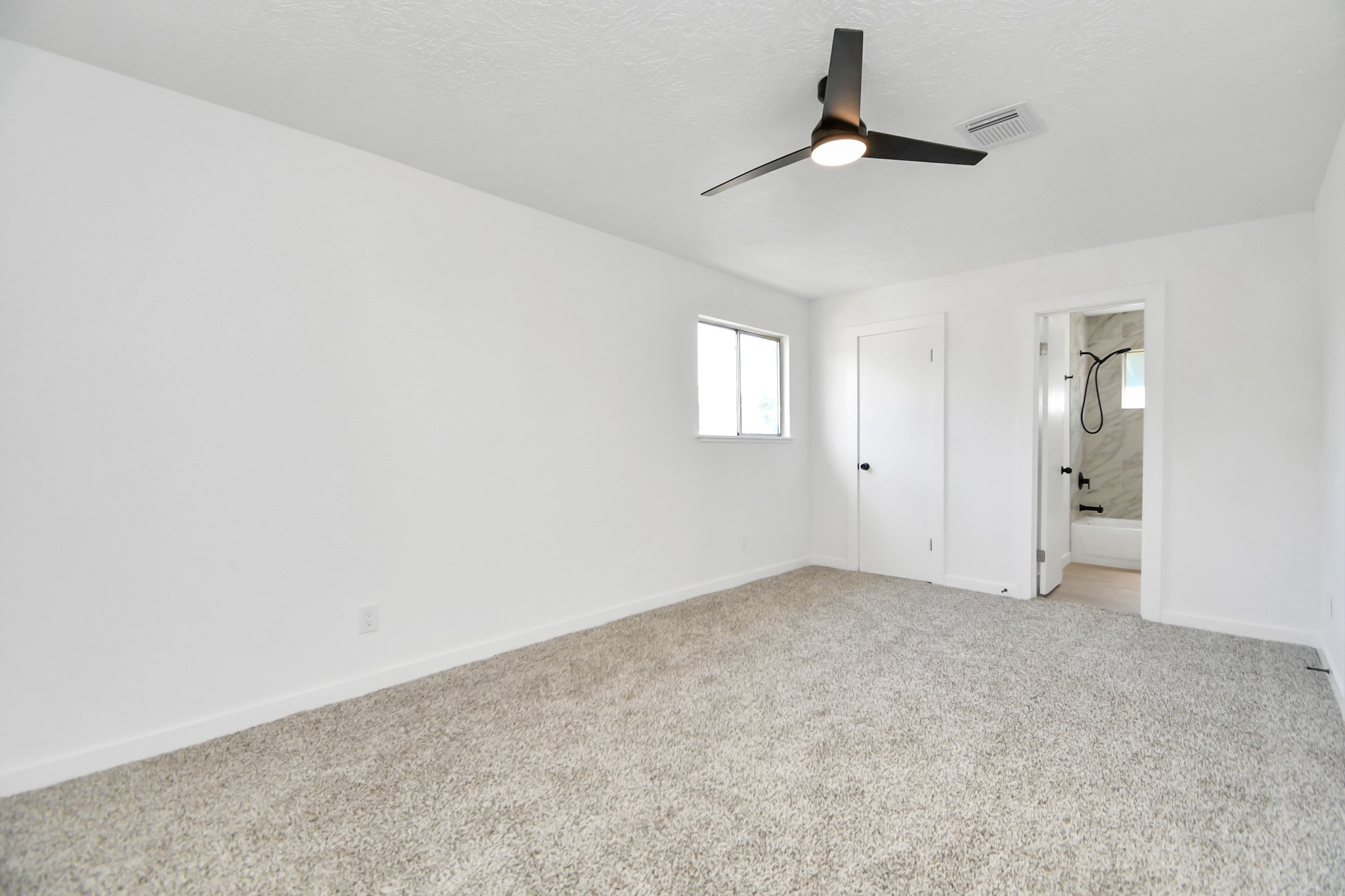 9912 Cardinal Street La Porte, TX 77571 - Photo 22 of 34 an empty room with chandelier fan
