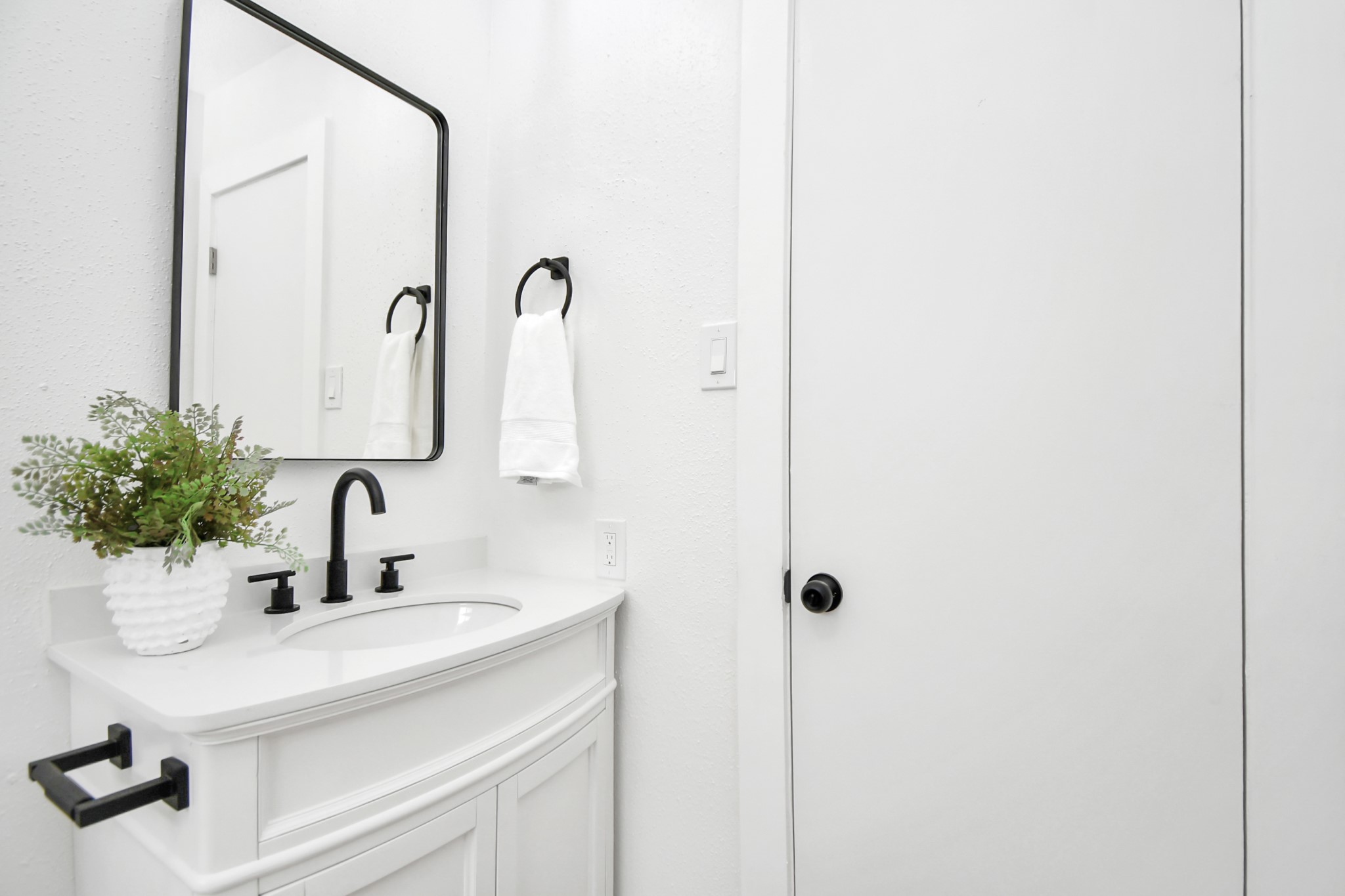 9912 Cardinal Street La Porte, TX 77571 - Photo 25 of 34 a bathroom with a sink and a mirror