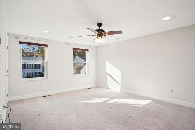 a view of empty room with window