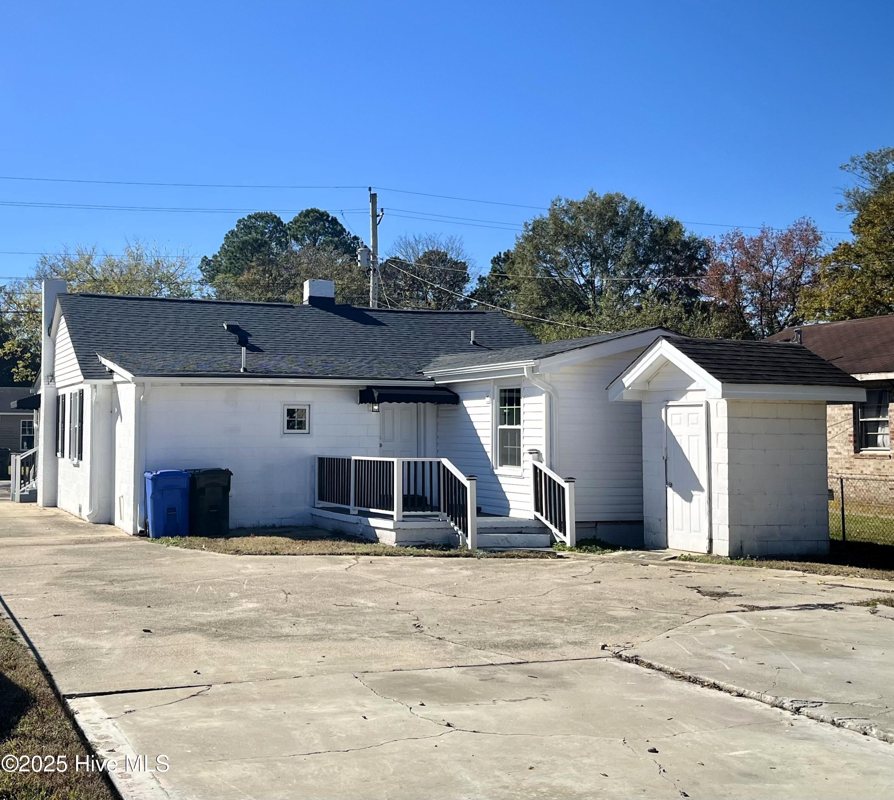 1633 Freeman Street Southeast Wilson, NC 27893 - Photo 2 of 19 IMG_4671