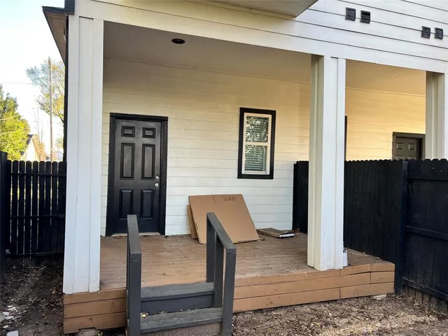 $2,300 | 319 West Page Avenue, Dallas, TX 75208