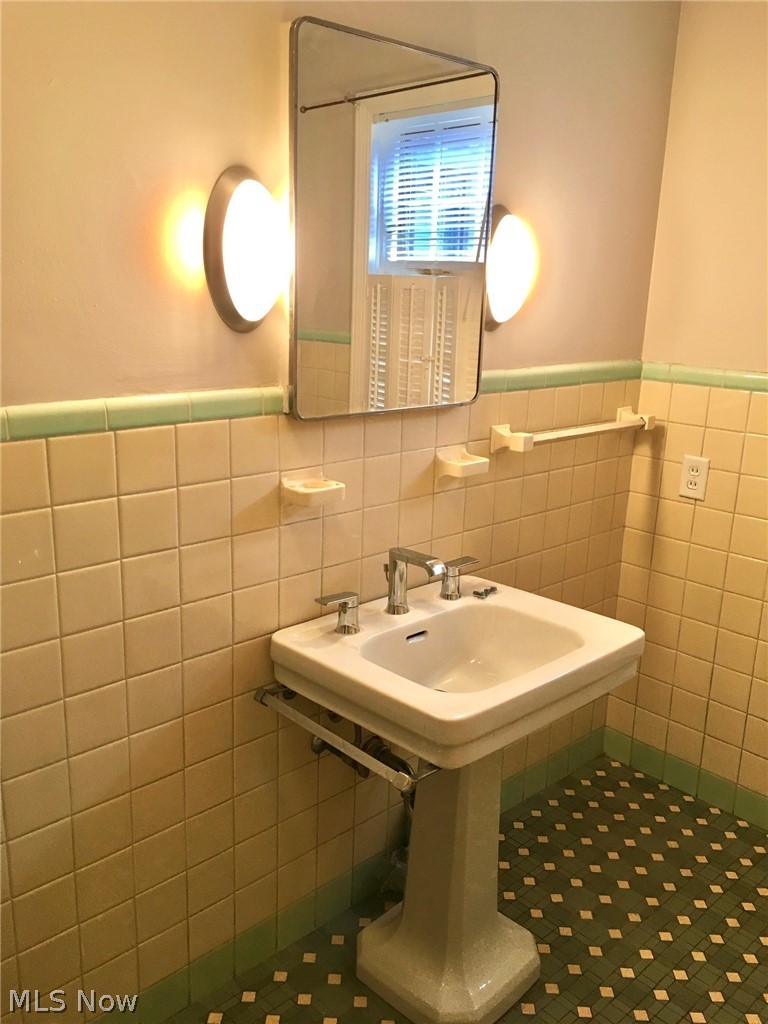 3452 Lynnfield Road Shaker Heights, OH 44122 - Photo 16 of 20 Downstairs