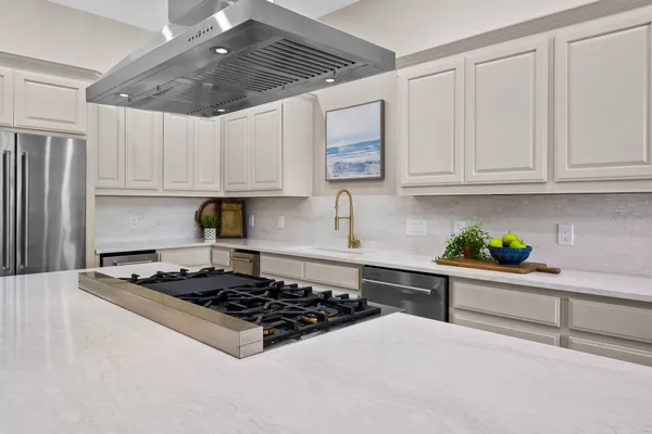 $949,000 | 323 Olympic Drive, Rockport, TX 78382