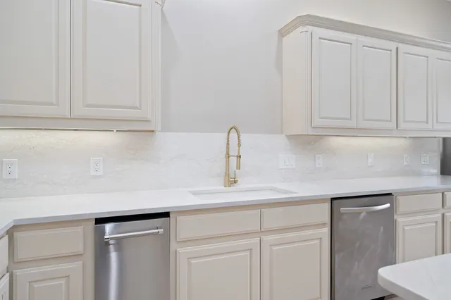 $949,000 | 323 Olympic Drive, Rockport, TX 78382