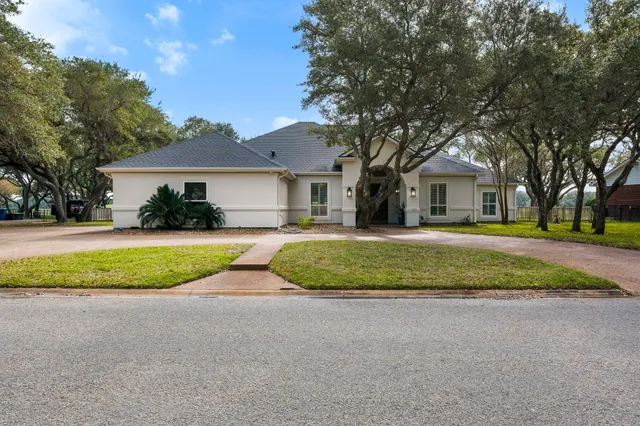$949,000 | 323 Olympic Drive, Rockport, TX 78382