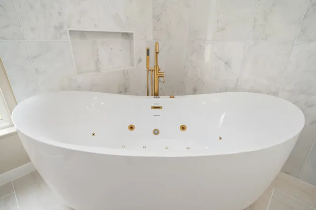 $949,000 | 323 Olympic Drive, Rockport, TX 78382