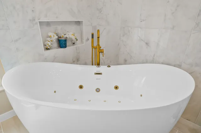 $949,000 | 323 Olympic Drive, Rockport, TX 78382