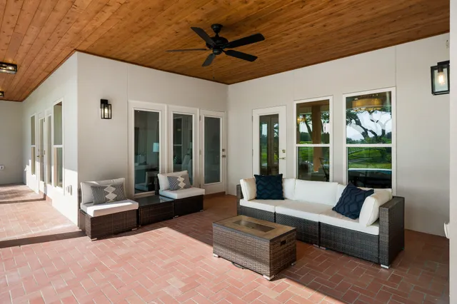 $949,000 | 323 Olympic Drive, Rockport, TX 78382