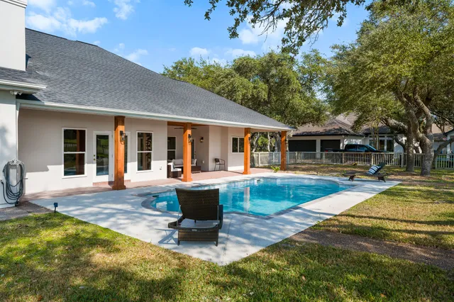 $949,000 | 323 Olympic Drive, Rockport, TX 78382