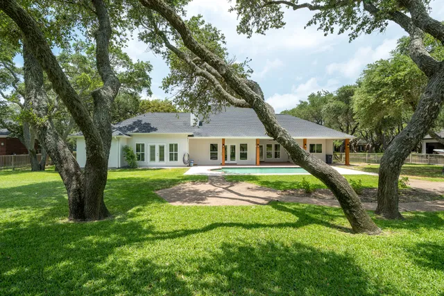 $949,000 | 323 Olympic Drive, Rockport, TX 78382