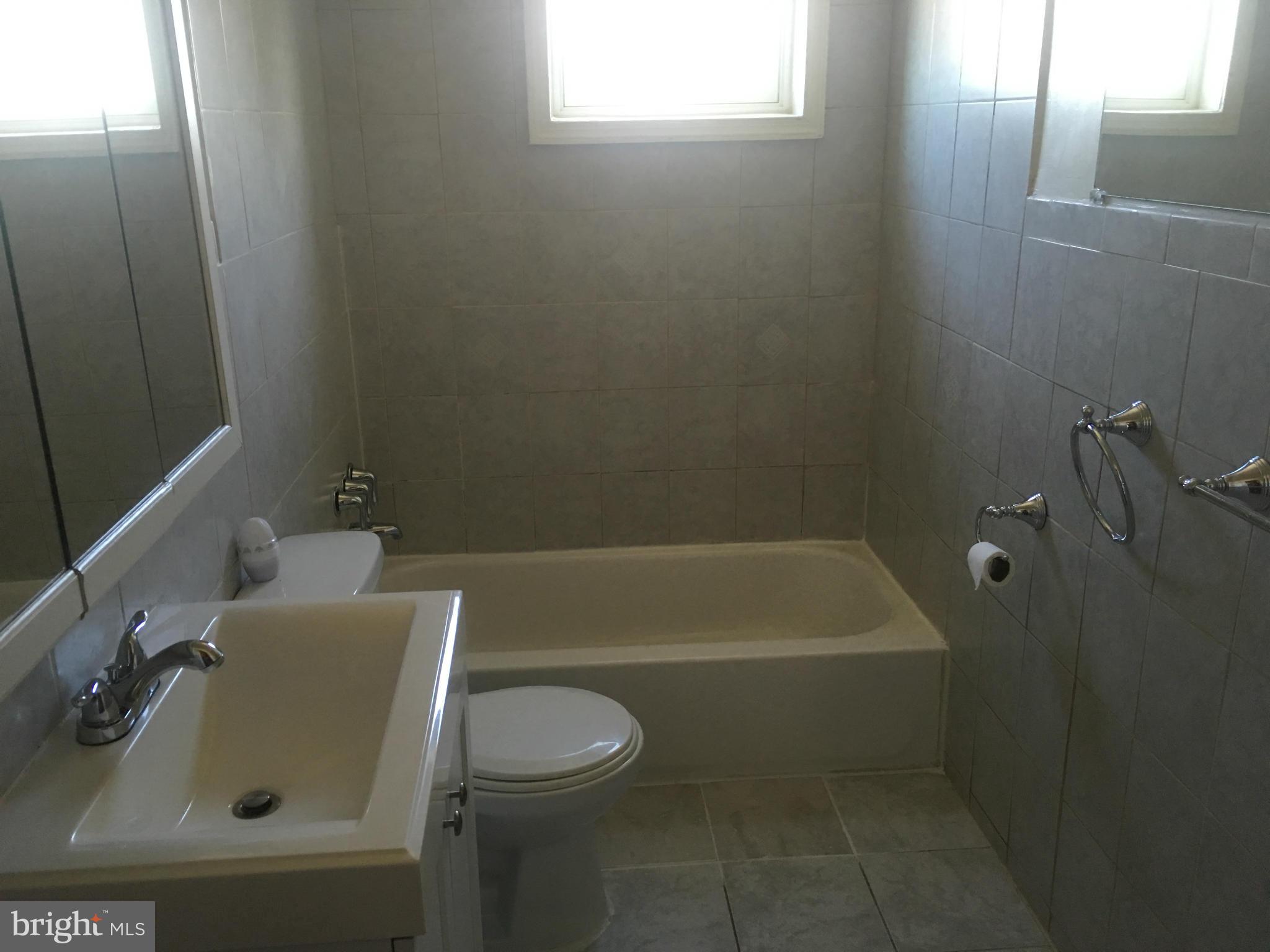 1202 Dalton Road Baltimore, MD 21234 - Photo 14 of 23 2nd Floor Bath