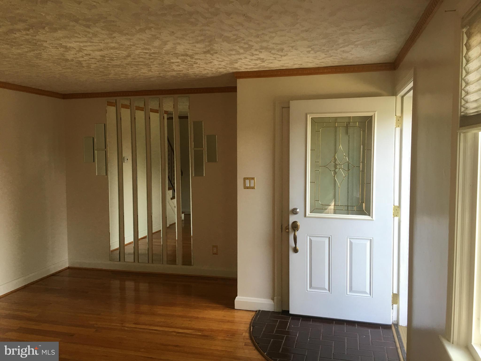 1202 Dalton Road Baltimore, MD 21234 - Photo 3 of 23 Living Room