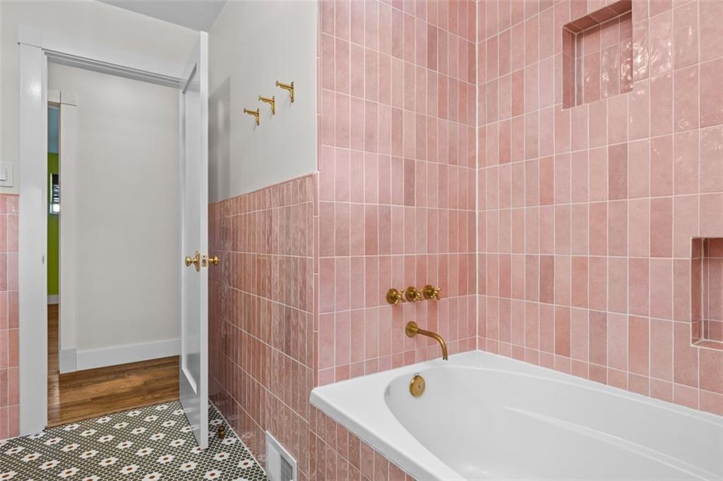 628 Marple Avenue Canonsburg, PA 15317 - Photo 12 of 18 a bathroom with a bathtub