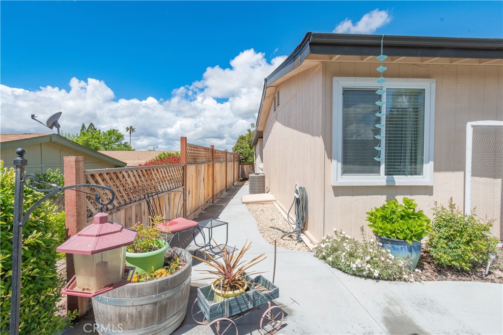 342 Bobwhite Drive Paso Robles, CA 93446 - Photo 17 of 35 a view of a chair and table in the patio