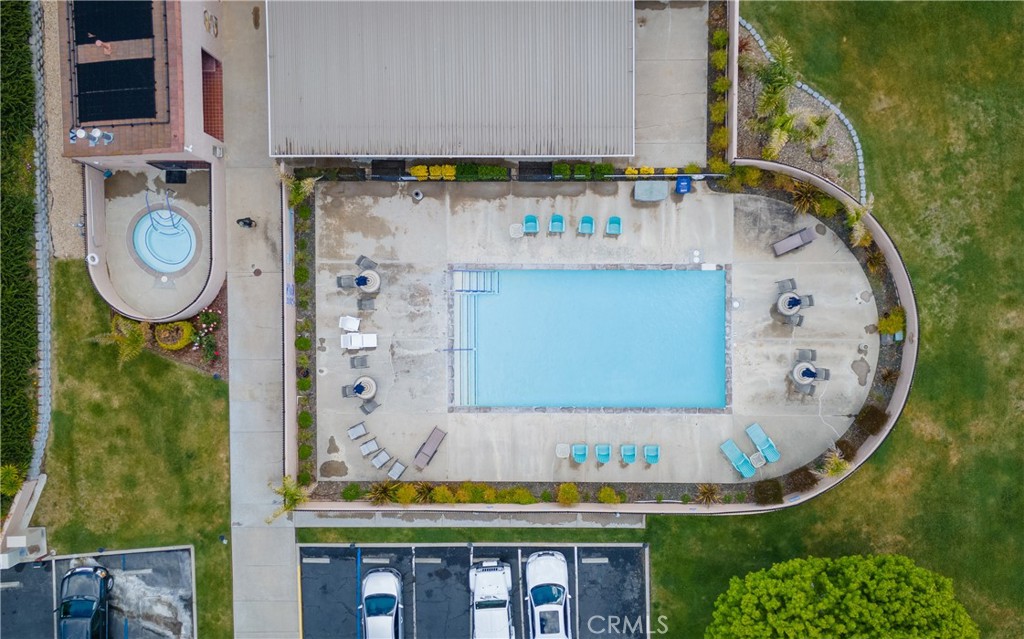 342 Bobwhite Drive Paso Robles, CA 93446 - Photo 35 of 35 a picture of a bathroom with a sink and a mirror