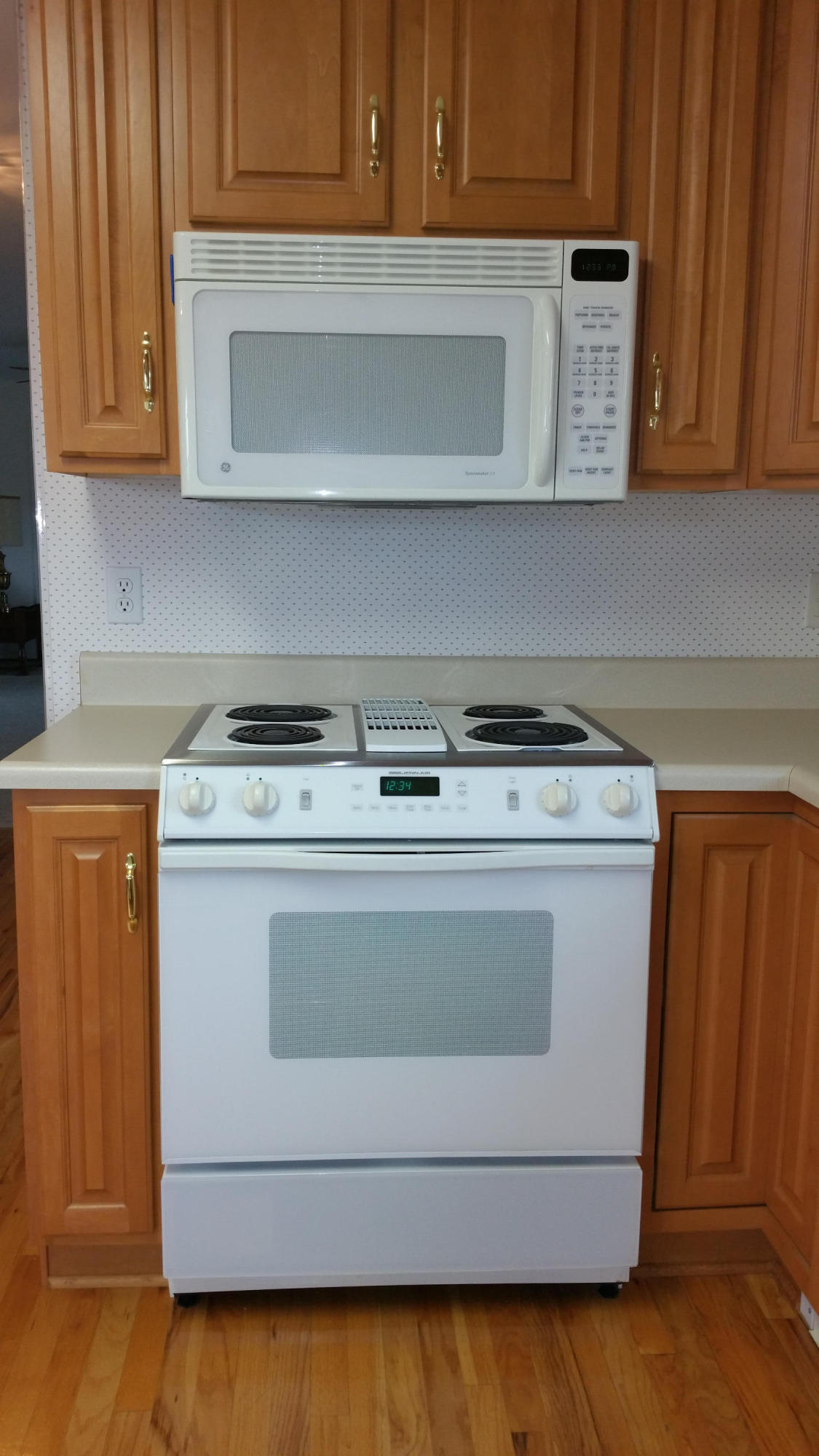 2598 Trinity Road Troutville, VA 24175 - Photo 13 of 55 Jen Air with built in above microwave