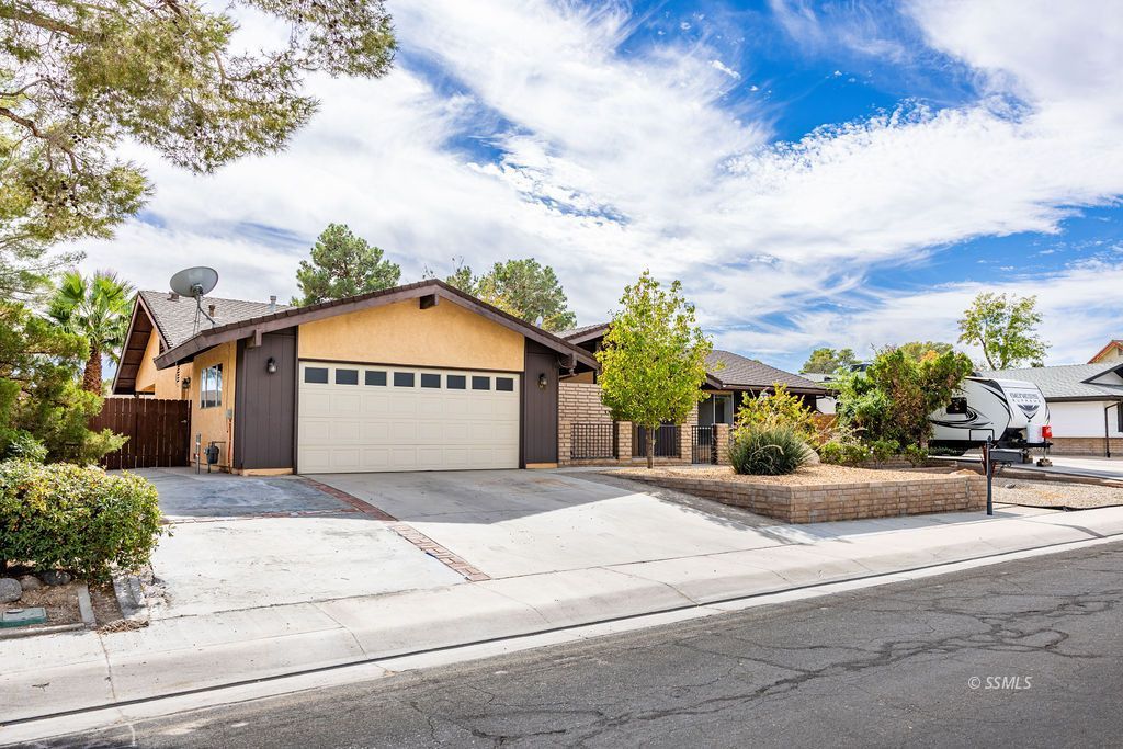 609 West Kevin Court Ridgecrest, CA 93555 - Photo 2 of 39