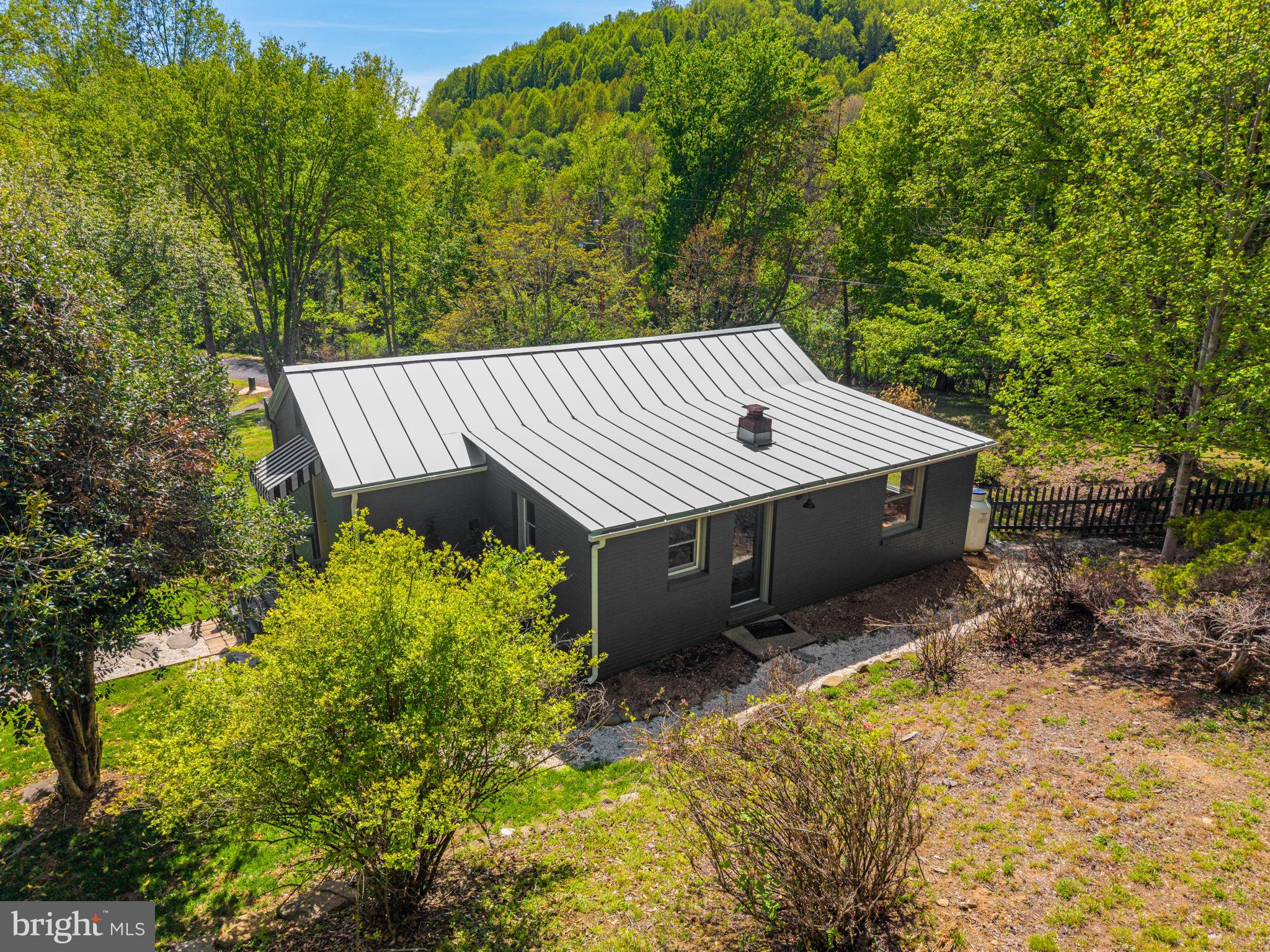 240 Whorton Hollow Road Castleton, VA 22716 - Photo 5 of 37 Side of House #1
