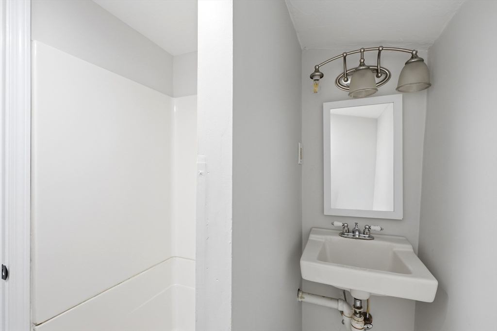 25 Julia Road Weymouth, MA 02191 - Photo 25 of 34