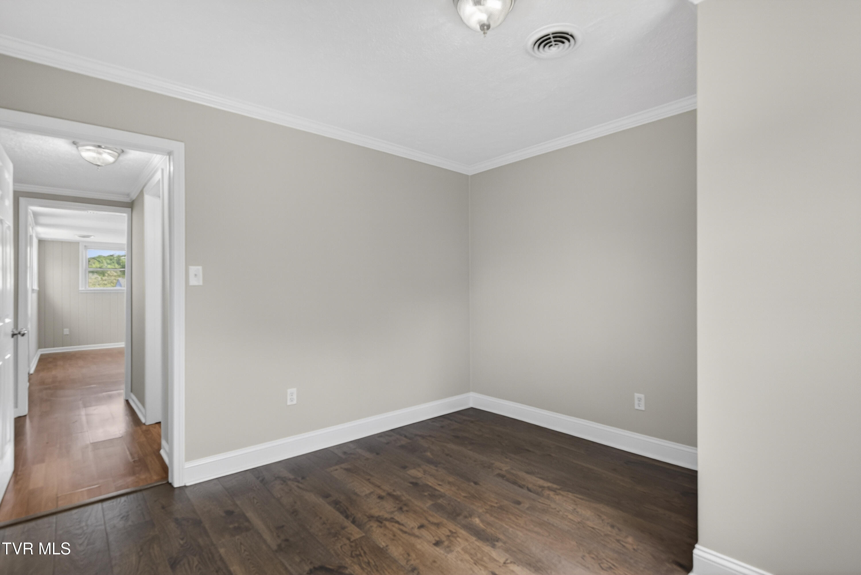 305 Cherokee Road Bristol, VA 24201 - Photo 12 of 25 304-Cherokee-Rd-Bristol-VA Caroline-Blev