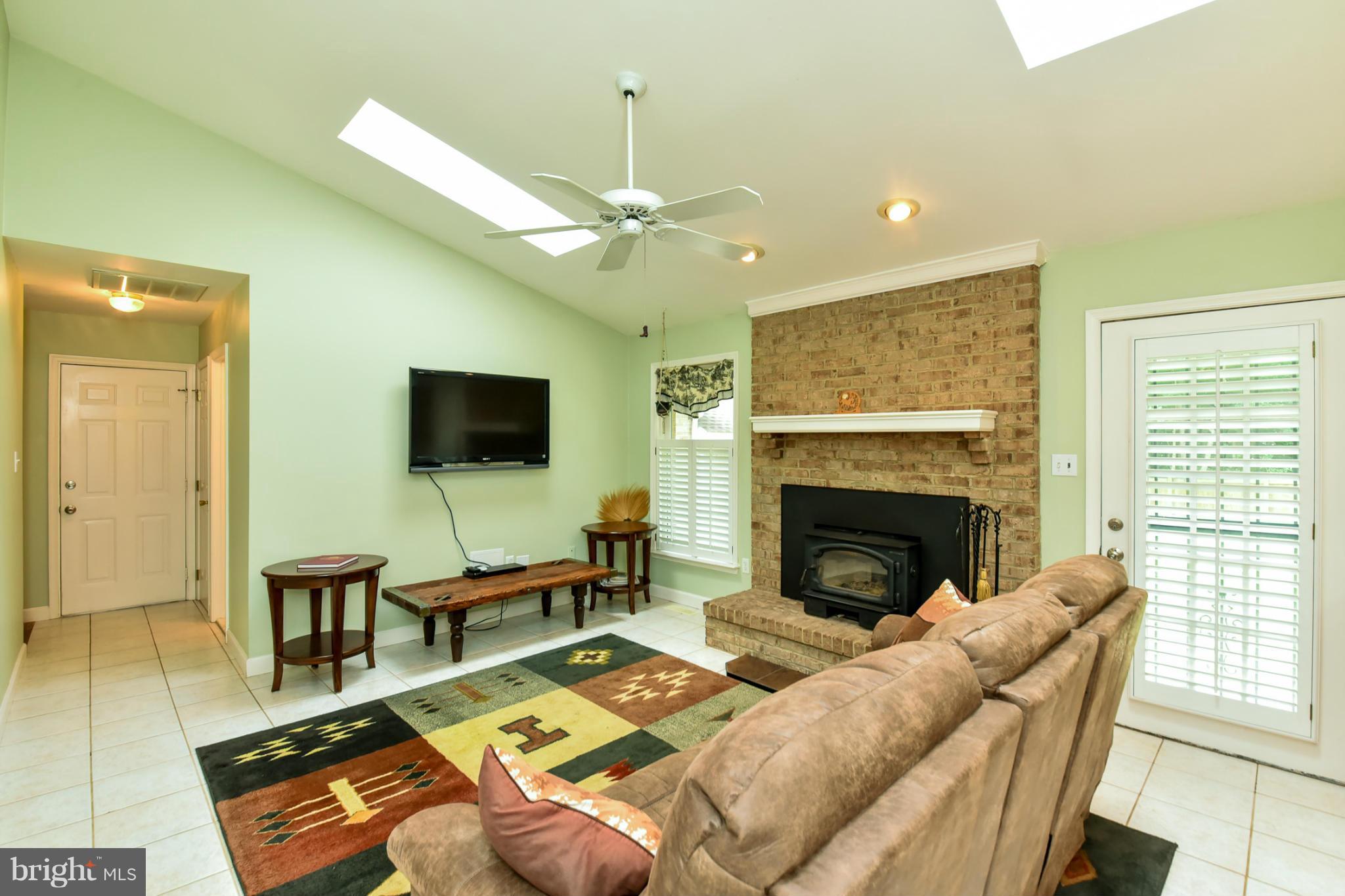 9885 Lomax Road Faulkner, MD 20632 - Photo 23 of 30 Family Room