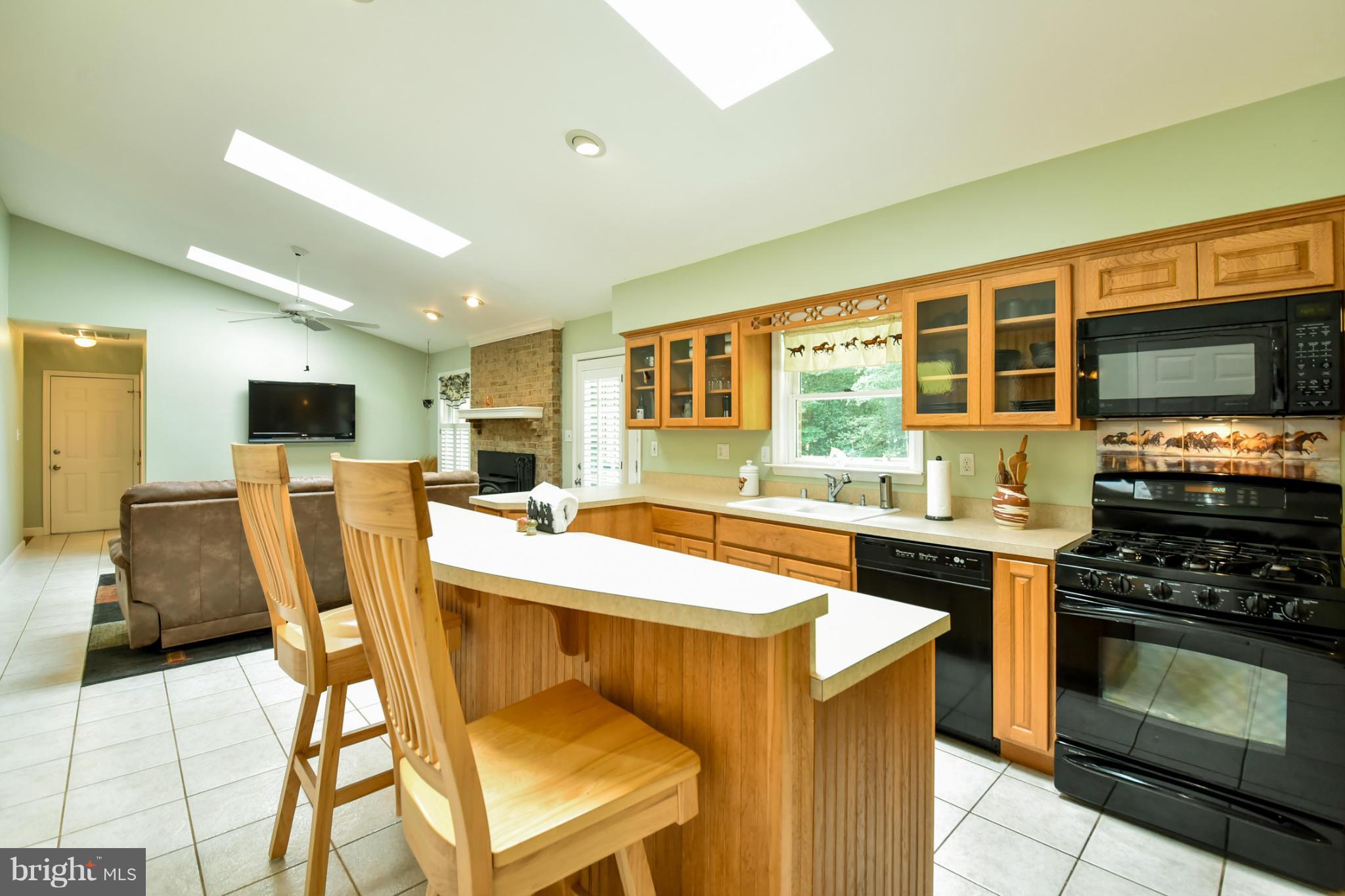 9885 Lomax Road Faulkner, MD 20632 - Photo 7 of 30 Kitchen
