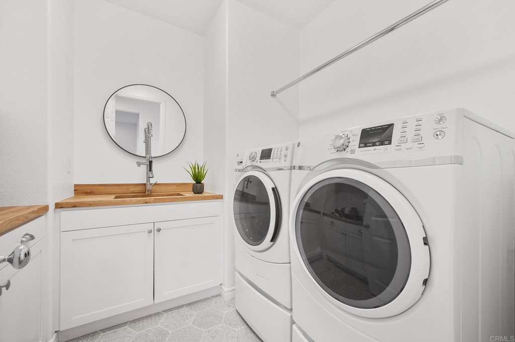 820 Jensen Court Encinitas, CA 92024 - Photo 22 of 30 a bathroom with a sink and a mirror