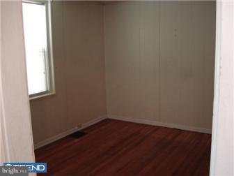 1074 South Common Road Camden, NJ 08104 - Photo 7 of 12