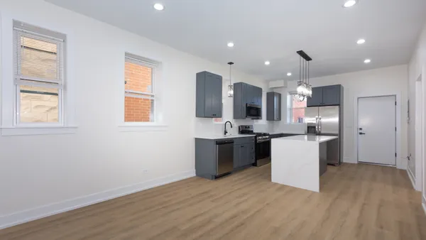 $4,500 | 2036 North Hoyne Avenue, Unit 1, Chicago, IL 60647