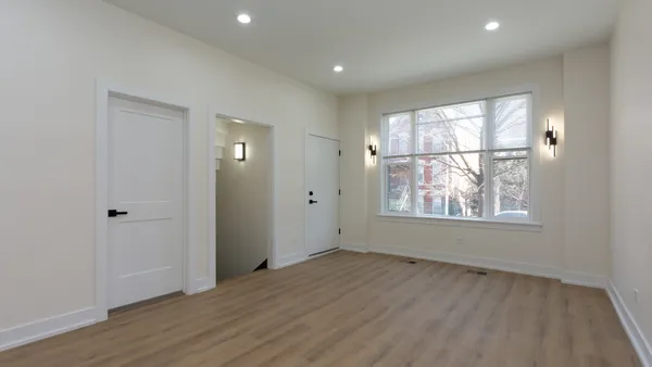 $4,500 | 2036 North Hoyne Avenue, Unit 1, Chicago, IL 60647