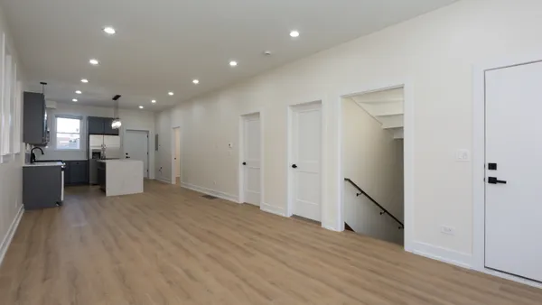 $4,500 | 2036 North Hoyne Avenue, Unit 1, Chicago, IL 60647