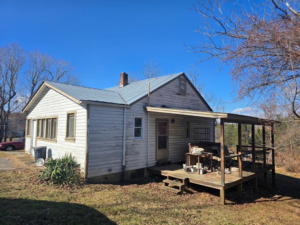 129 Petty Road Galax, VA 24333 - Photo 4 of 27 Gallery Image 4