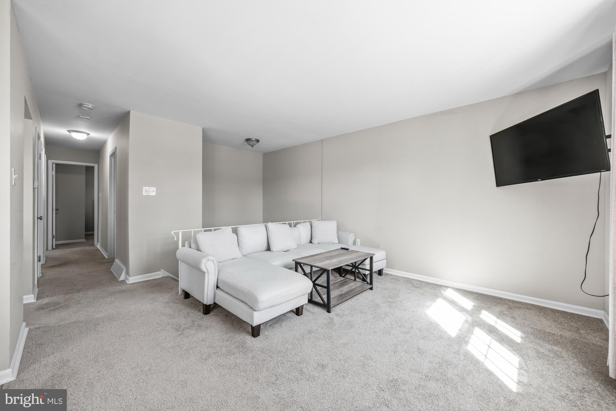 375 Swedesboro Road Gibbstown, NJ 08027 - Photo 6 of 27 Living Room