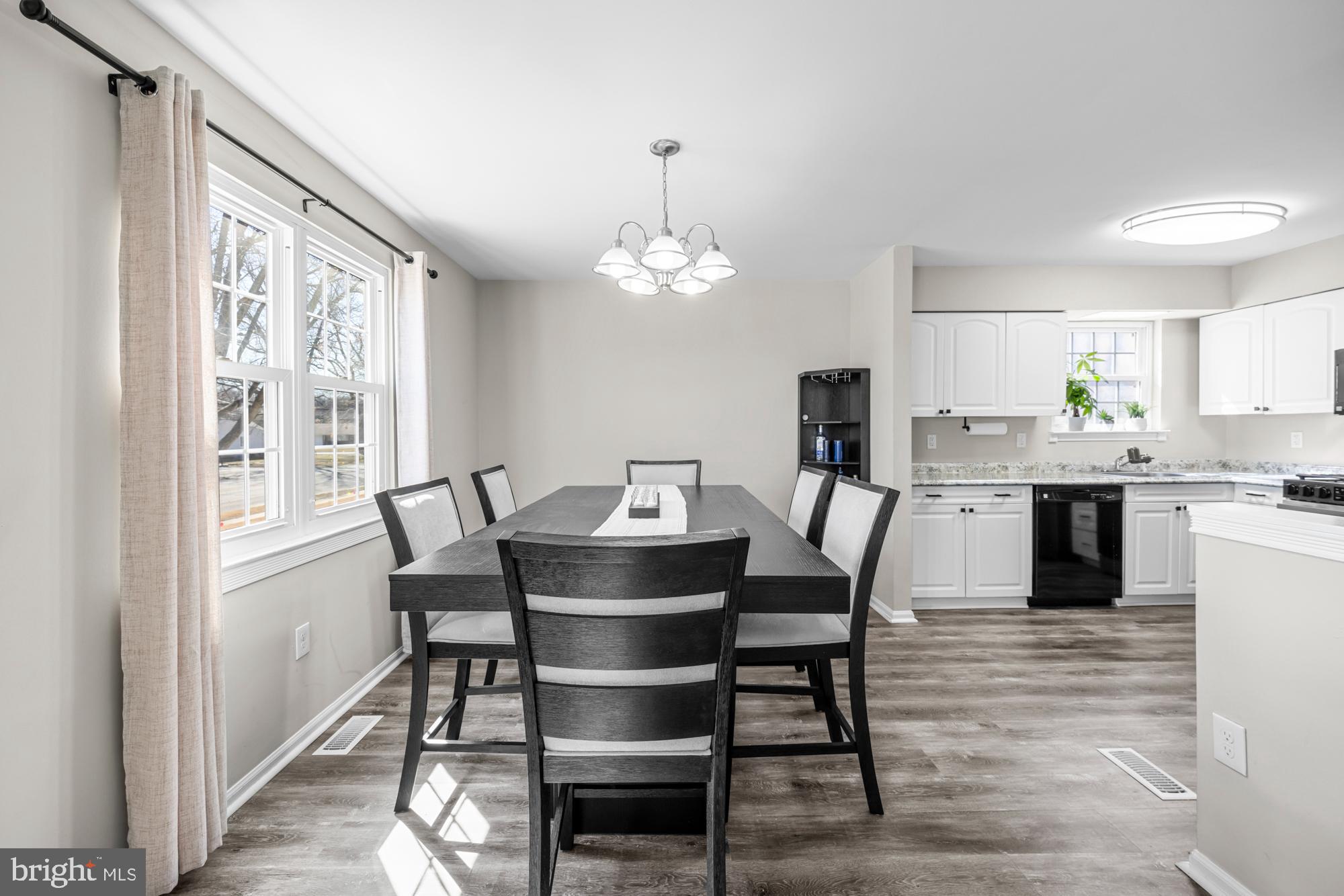 375 Swedesboro Road Gibbstown, NJ 08027 - Photo 9 of 27 Dining Room