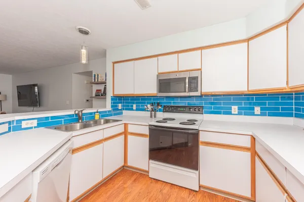 $245,000 | 1322 Heatherwood Lane, Ann Arbor, MI 48108