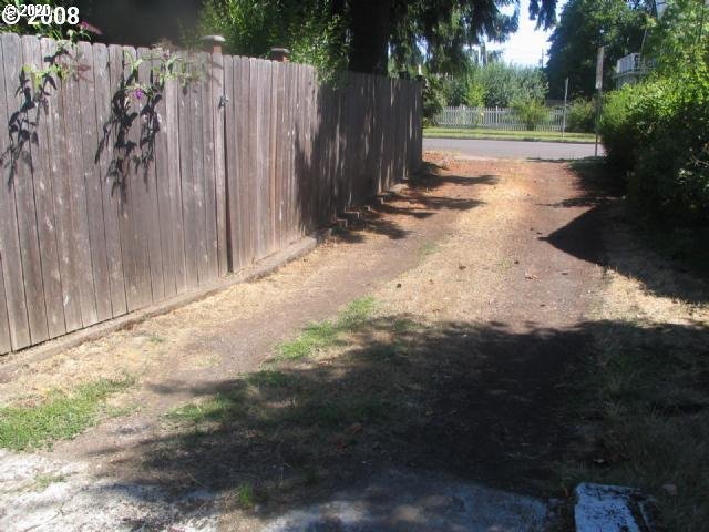 837 Kalmia Street Junction City, OR 97448 - Photo 12 of 20
