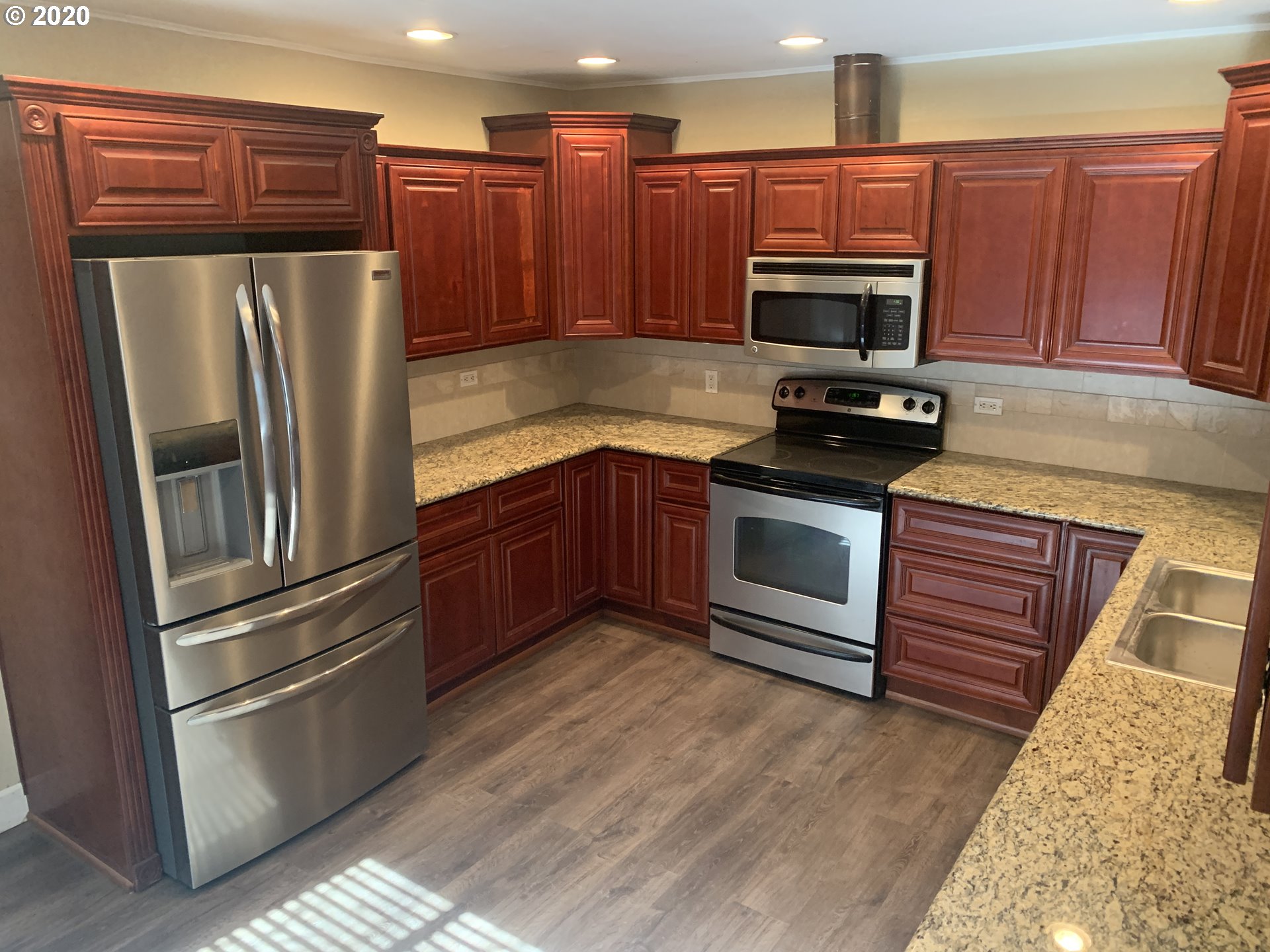 837 Kalmia Street Junction City, OR 97448 - Photo 3 of 20