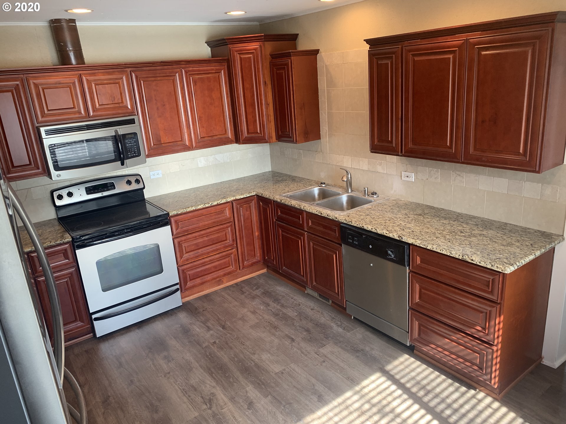 837 Kalmia Street Junction City, OR 97448 - Photo 4 of 20