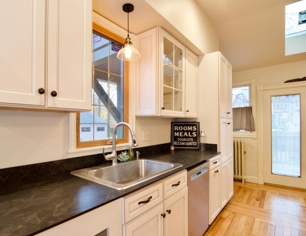 167 Thompson Street Springfield, MA 01109 - Photo 11 of 42 Gallery Image 11